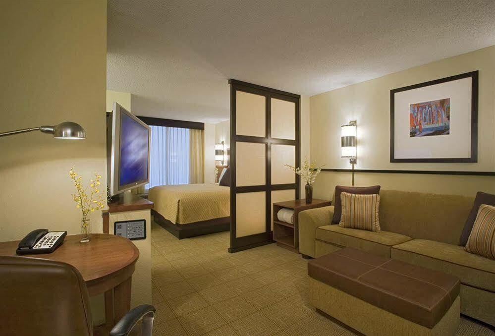 Hyatt Place Coconut Point Эстеро Экстерьер фото
